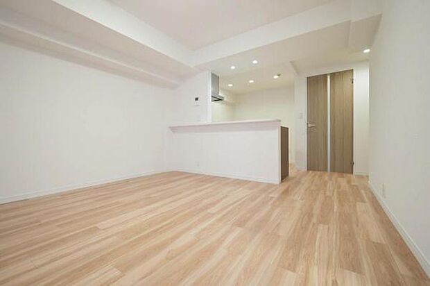 床は木目が引き立っていて、どんな家具とも相性が良さそう。