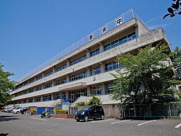 入間市立黒須中学校（916m）