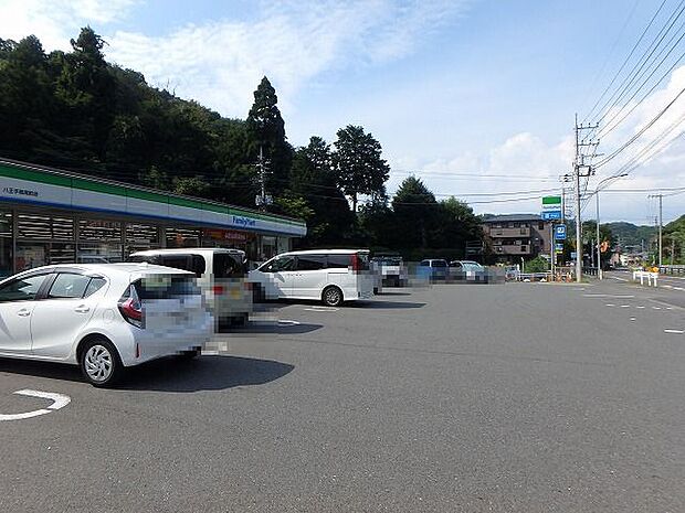 ■ファミリーマート高尾町店ー徒歩約２分