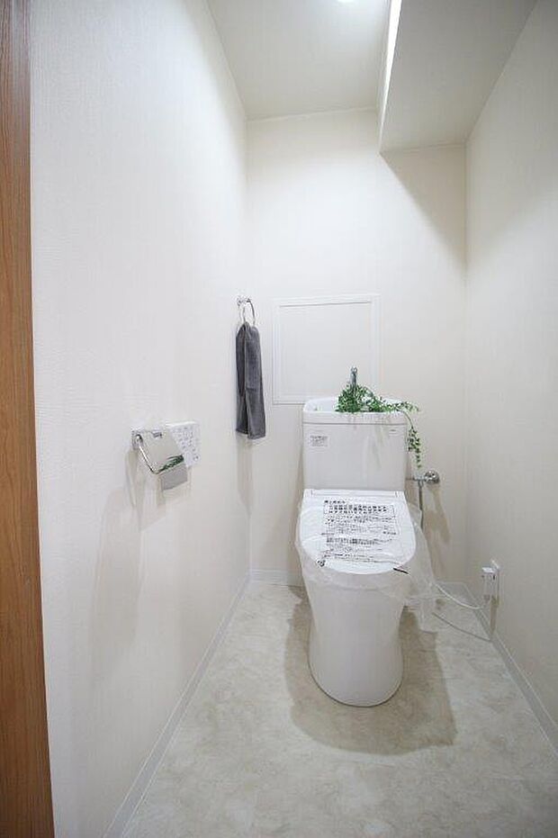 トイレは快適な温水洗浄便座付です