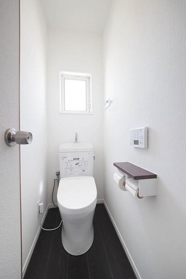■トイレ■　ウォシュレット付き温水洗浄便座（2階）