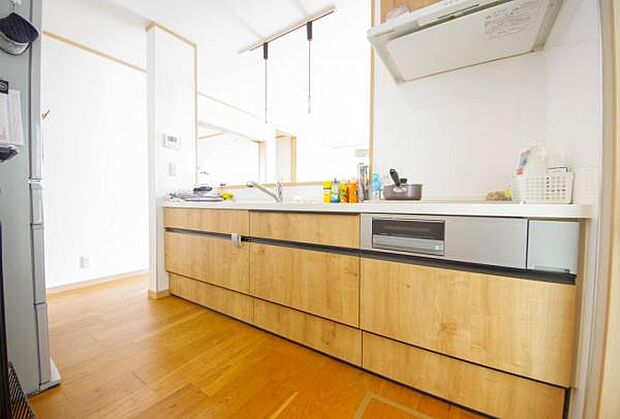 ■キッチン／IHクッキングヒーターを採用した安全に配慮したキッチンです。コンロと違い、お掃除が簡単なのも魅力的♪