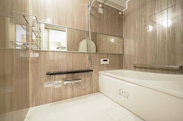 ■浴室■　浴室空調が備わった快適なバスルーム