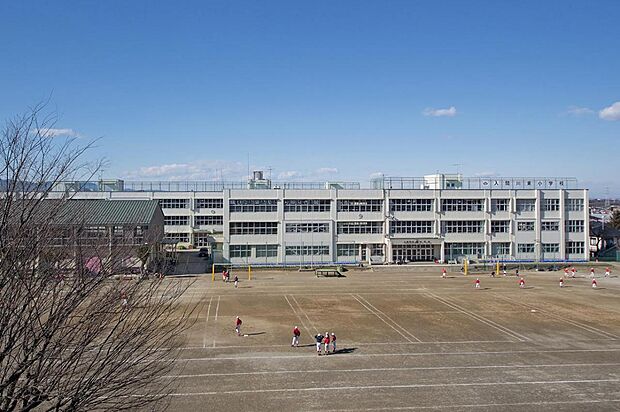 狭山市立入間川東小学校（892m）