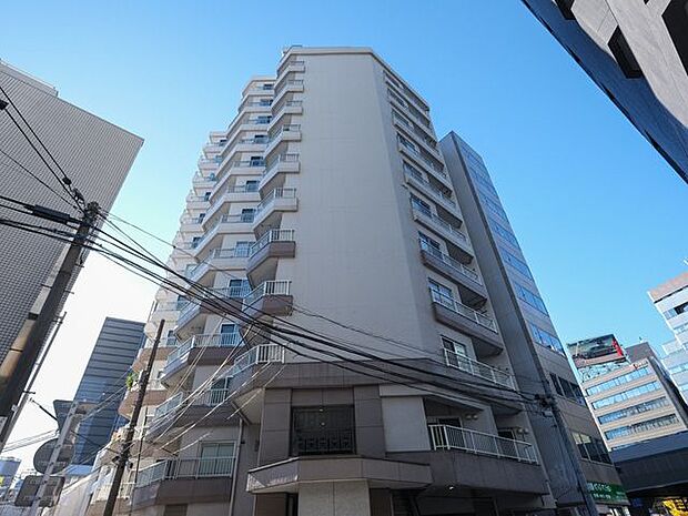 渋谷の高台に位置し、ステイタス感薫る邸宅街に佇む安心の新耐震基準適合マンションです。どこを切り取っても楽しい渋谷・代官山・神泉エリアを堪能でき、アーバンライフを満喫できます♪