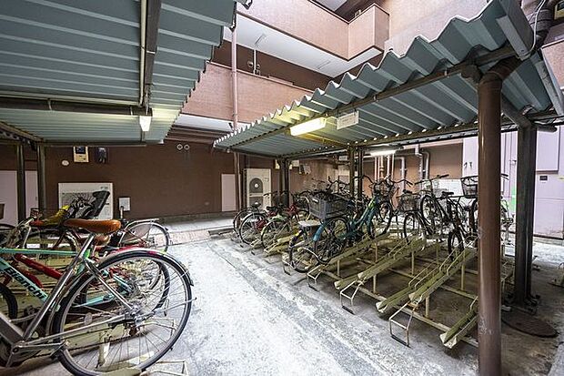 生活圏が広がる駐輪場を完備しています。自転車利用で足を延ばせば、暮らしがさらに便利になりますね。※空き状況は変化することがございますのであらかじめご了承ください。