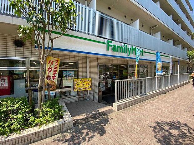 ファミリーマート目黒三田通り店 徒歩4分。 290m