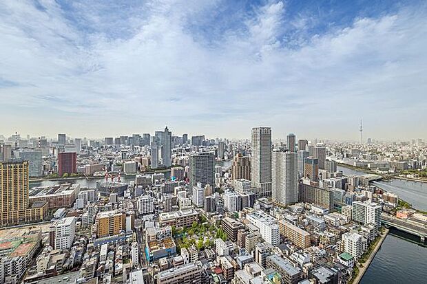 東京タワー、スカイツリービューの開放感ある眺望が楽しめるお部屋です。高層ビル群が立ち並ぶ景色に都心の刺激を間近にしつつ、夜には高層階ならではの夜景も楽しめそうですね。