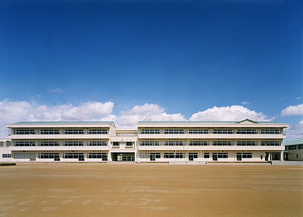 市名坂小学校 約600ｍ