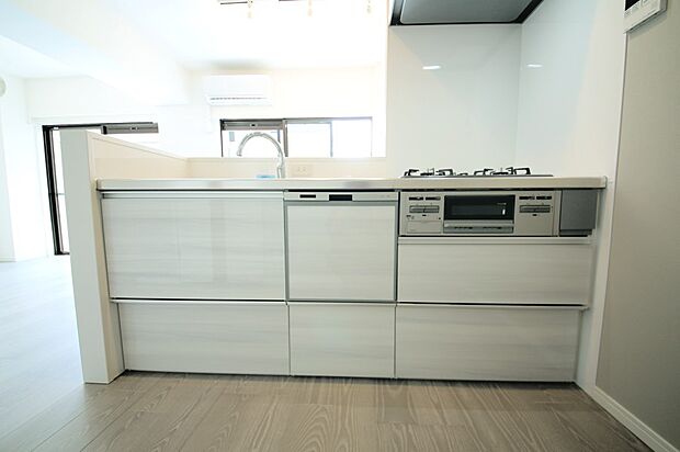 食器洗い乾燥機付きのシステムキッチンで、家事がはかどります♪