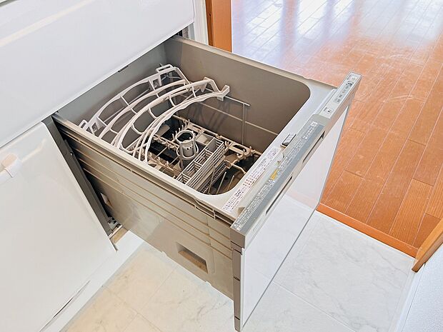 食器洗い乾燥機付きのキッチンで、家事がはかどります。