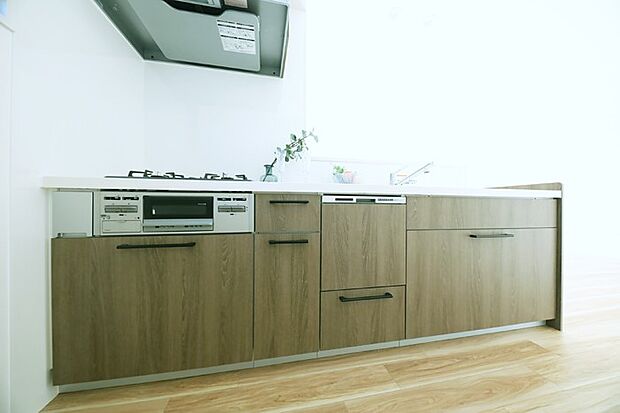 食器洗い乾燥機付きのシステムキッチンで、家事がはかどりますね♪