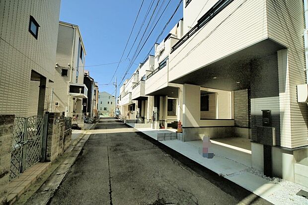 周辺は車通りが少ない、閑静な住宅地となっております♪