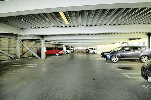 駐車場は一戸に付き、平置き1台がございます！