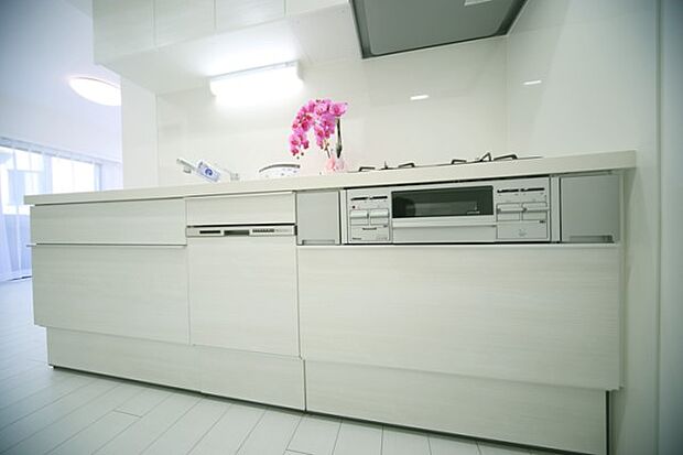 食器洗い乾燥機付きのシステムキッチンで、家事がはかどります♪  