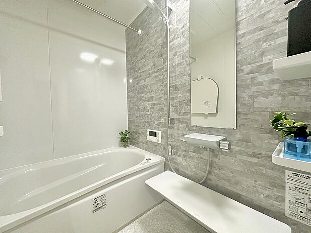 浴室暖房乾燥機付　柔らかな床で温かくお掃除しやすいバスルーム