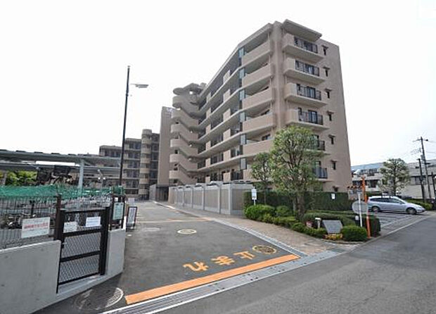 狭山ヶ丘駅徒歩11分・武蔵藤沢駅徒歩13分のマンションです。