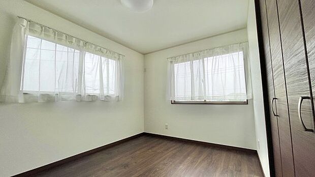2面採光・通風良好・洋室6帖で収納スペースもある、ゆとりあるお部屋です