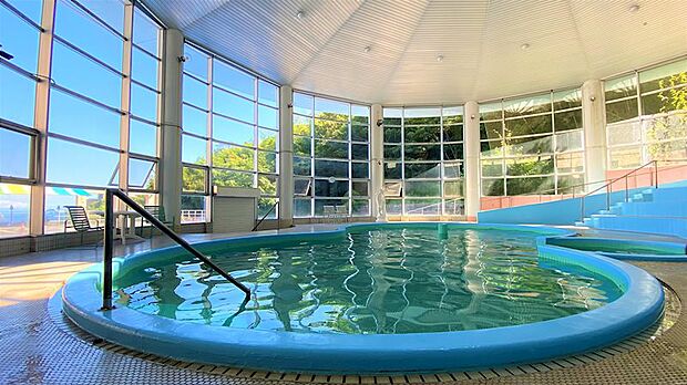 クアハウス棟の代表的な施設は温水プール。年間でご利用可能です。※海音クラブ加入によりご利用可能※