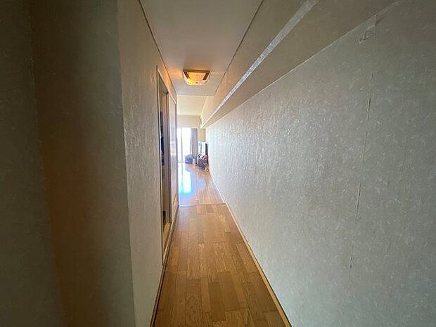 【廊下】フローリングが好印象の廊下。
