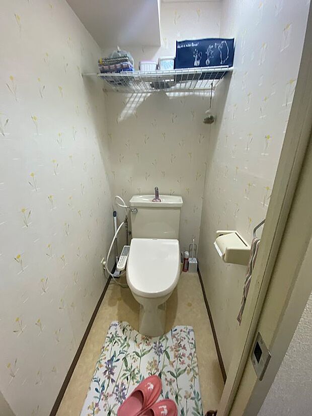 シャワー便座機能付きのトイレも備わっております。