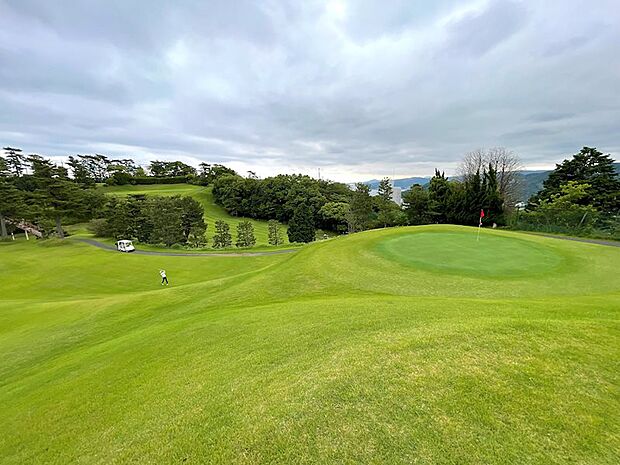 【熱海ゴルフ倶楽部】昭和14年開業の名門コース「熱海ゴルフ倶楽部」まで車で約5分の近さです。
