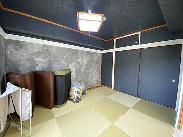 和室：琉球畳に交換しております。モダンテイストで仕上げた和空間です。