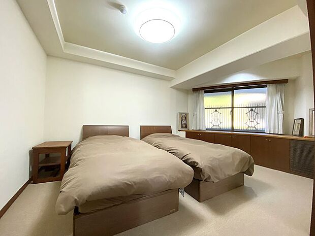 【洋室】9.1帖の洋室はベッドルームとして利用されています。