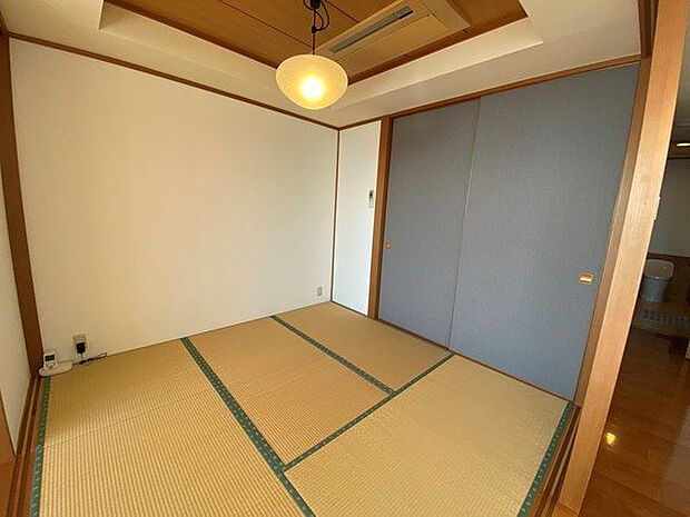 【和室】和室が1間設置されております。4.5畳の寛ぎスペースです。