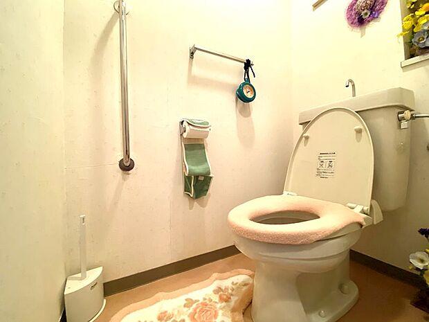 【トイレ】トイレは洗面所と別に配置されております。