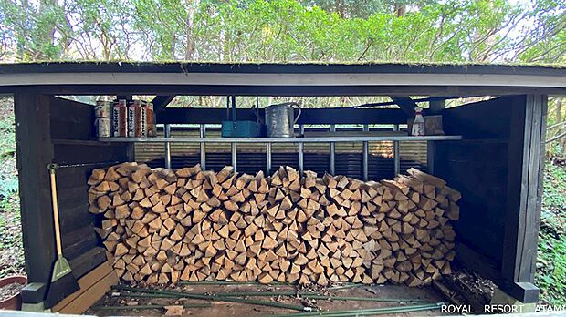 現オーナー様が薪倉庫を増設。