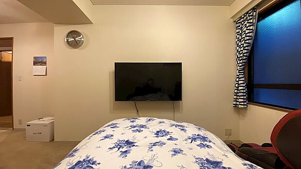 ベッドでお休みになりながらテレビをご覧になることができます。※テレビは引渡し対象外です。
