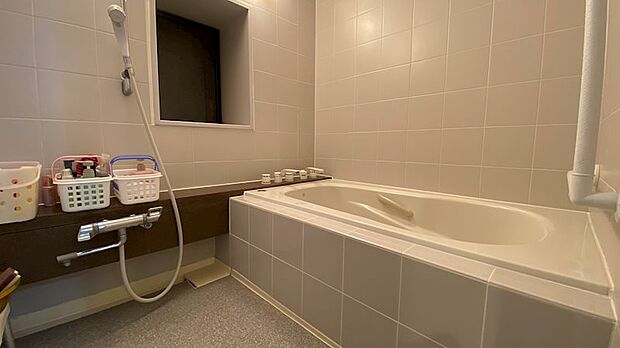 戸別温泉を愉しむ浴室。令和5年8月頃、人造大理石浴槽交換、浴室乾燥機新規設置。快適な温泉場へ。