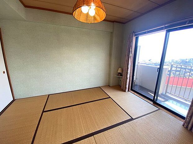 【和室】寛ぎの和室は6畳。多彩な用途に順応可能です。