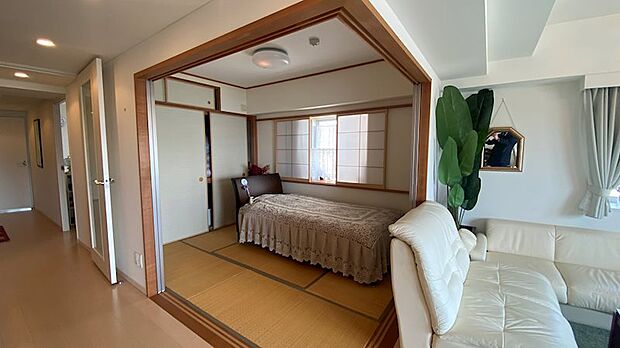 和室は約6.0畳。角部屋になりますので、二面採光で天然光を確保。