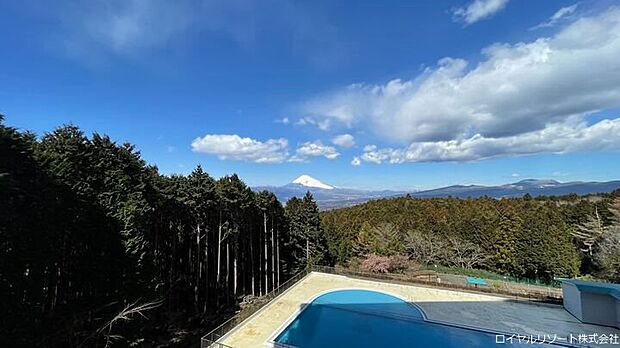 お部屋のバルコニーからの景色です。絶景を独り占めできます。