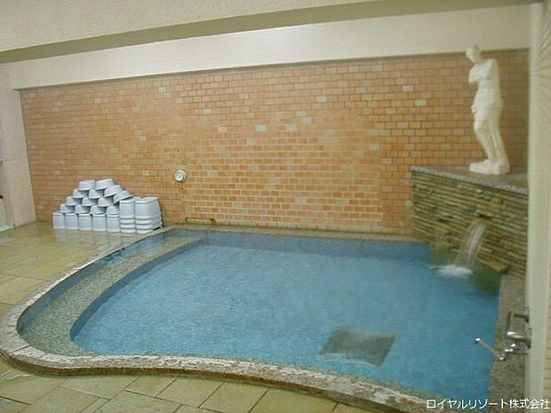 ゆったりとくつろげる温泉大浴場。