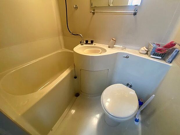 【ユニットバス】ホテルの様なトイレと浴室です。