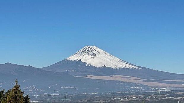 眺望：オーナー様撮影の富士山です。遮るもののない眺望を楽しめます。