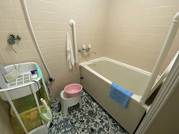 シンプルな浴室になります。※マンション内に大浴場がありますので、そちらがメインになるかと存じます。
