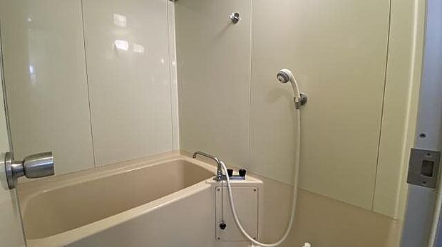 浴室：温泉大浴場の利用できない日でも安心です。