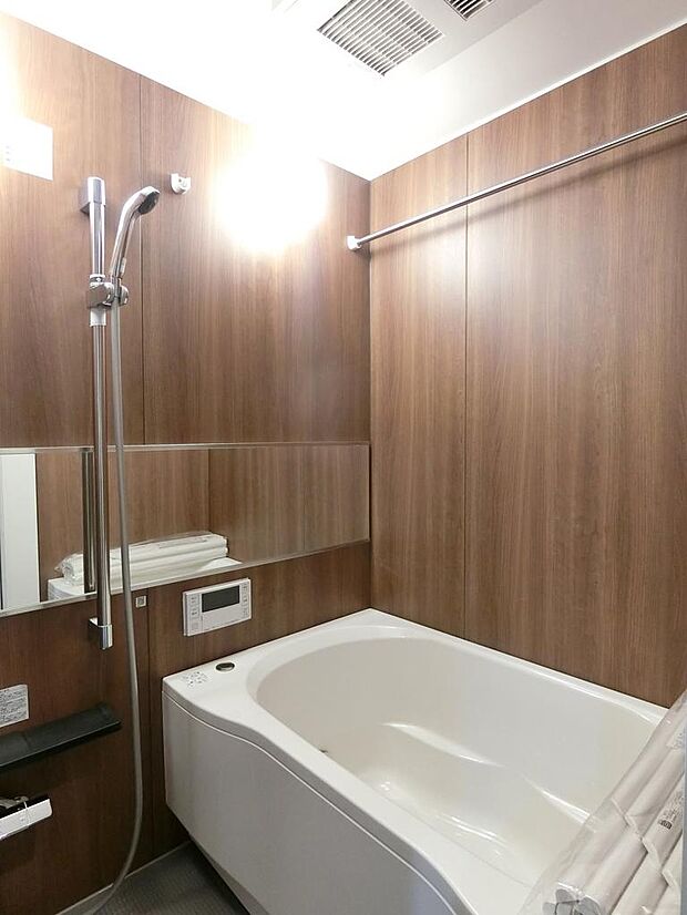 【浴室】ユニットバスを新規交換しており、明るくきれいな浴室になります。一日の疲れを癒す、清潔感あふれる空間です。