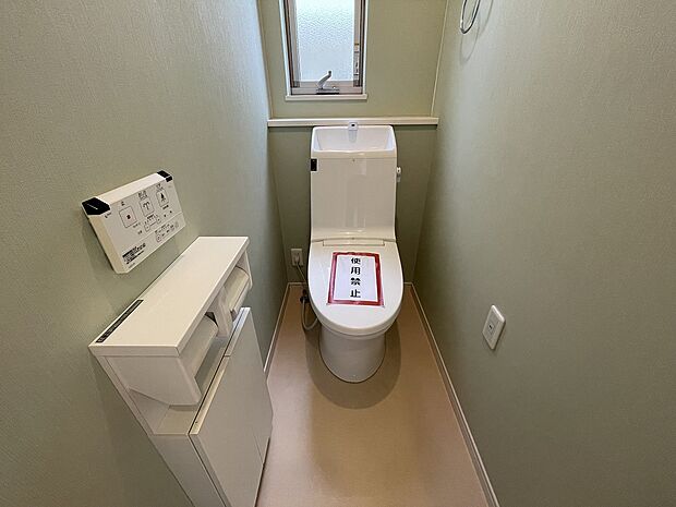 トイレは便利な温水洗浄便座機能付きトイレです♪