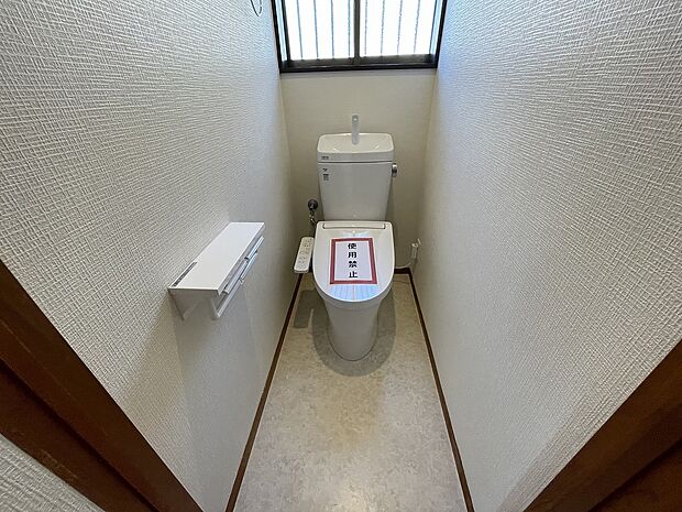 シンプルなデザインのトイレで、インテリアにも馴染みますよ。
