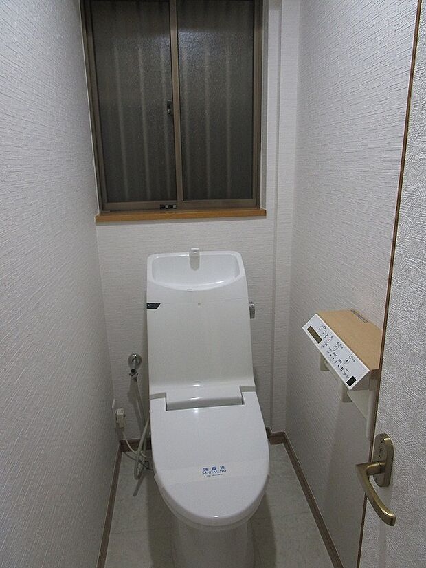温水洗浄便座付きのトイレです。（ＣＦ・クロス張替等）