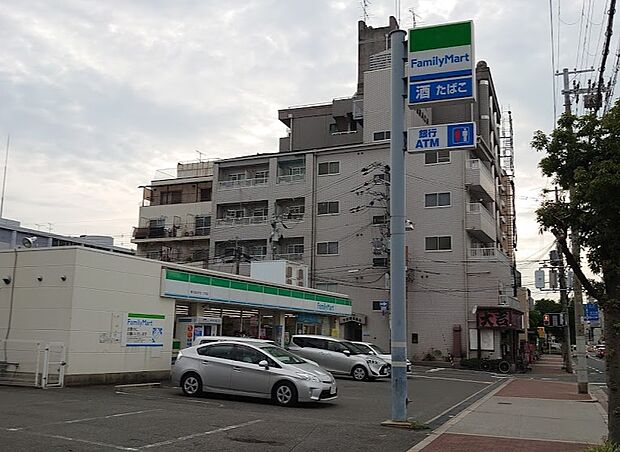 ファミリーマート東大阪足代北一丁目店まで約２１０ｍです。