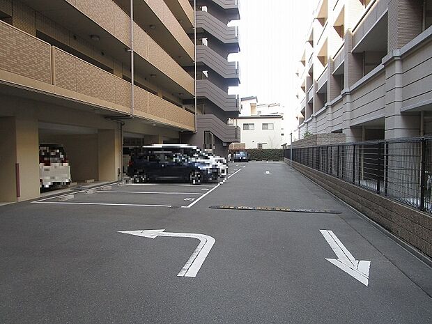 駐車場：空き状況は随時管理事務所でご確認が必要です。
