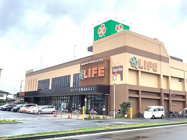 今日も見つかる、新しいLife。お客様からも社会からも従業員からも信頼される日本一のスーパーマーケットを目指します。営業時間/9:00~22:00駐車場/145台