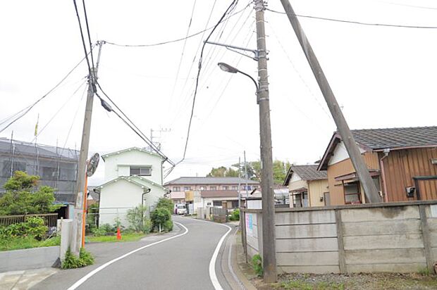 眺望を気にして物件を探す場合、前面に建物が建っていないか現地で確認しましょう！前面に建物があると景色はもちろん、日当たりや風通しにも影響が出てきます。住んだ時のことを想像しながら現地見学をしましょう。