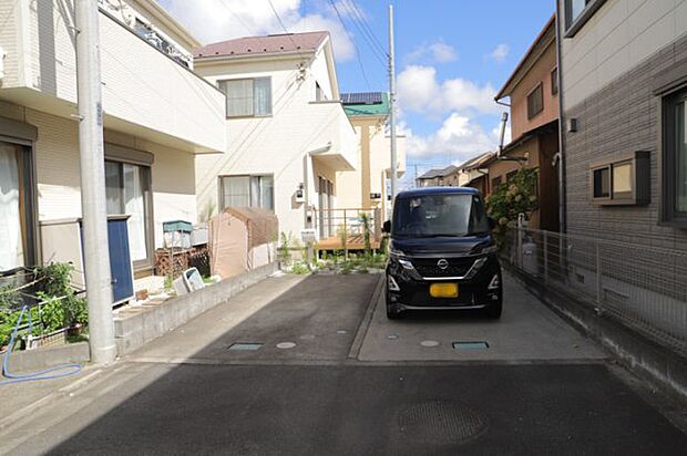 東側道路の場合は居室を南向きに設計しやすいため、朝日が入りやすいというメリットがあります。一方、西側道路も東側同様に居室を南向きに設計しやすいのですが、住宅地だと朝日が入りにくいという弱点があります。